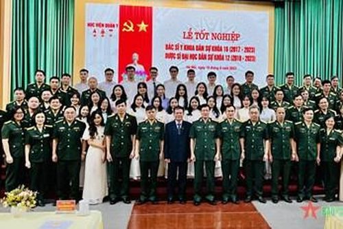 Học viện Quân y trao bằng tốt nghiệp cho hơn 200 bác sĩ đa khoa và dược sĩ