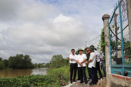 Phải đầu tư khu tái định cư cho người dân vùng sạt lở