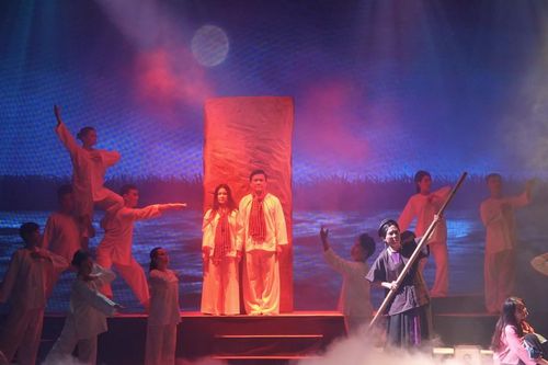 Vở cải lương Câu hò đất Mẹ lưu diễn ở Đồng Nai