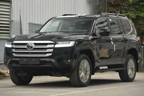 Toyota Land Cruiser LC300 'chủ tịch' đạt doanh số kỷ lục tại Việt Nam