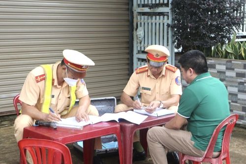 Hơn 30 phương tiện vận tải hành khách, hàng hóa bị xử phạt tại Đắk Nông