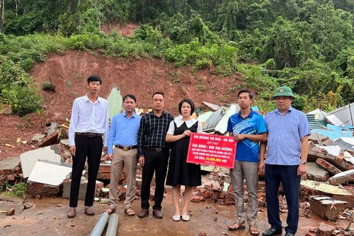 Hỗ trợ thầy cô ở Điện Biên bị sập nhà do thiên tai