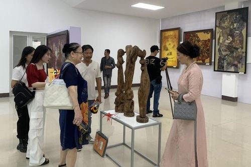 157 tác phẩm tham dự Triển lãm mỹ thuật Bắc miền Trung