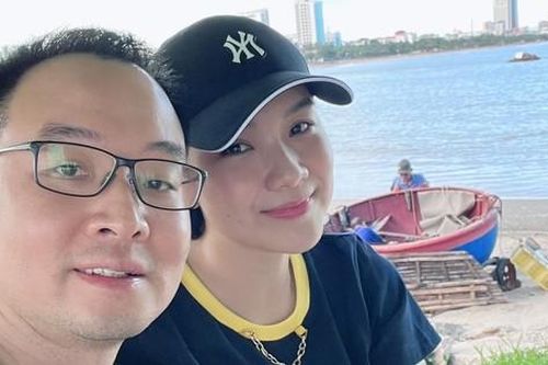 Showbiz 16/8: Ảnh đời thường của Hoa hậu Thùy Lâm và chồng tiến sĩ