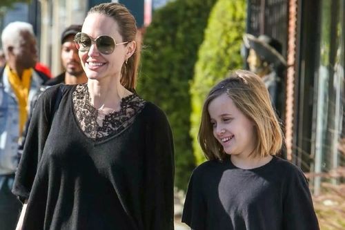 Angelina Jolie thuê con gái 15 tuổi làm trợ lý