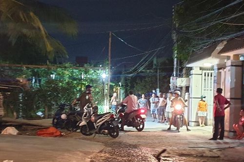 Người đàn ông bất cẩn lái ôtô vào nhà tông trúng con gái 2 tuổi tử vong