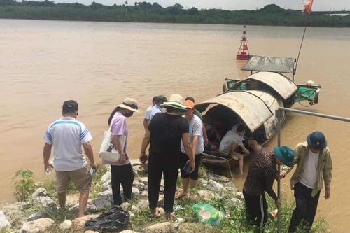 4 nam sinh tắm sông Đuống bị đuối nước, 2 em mất tích