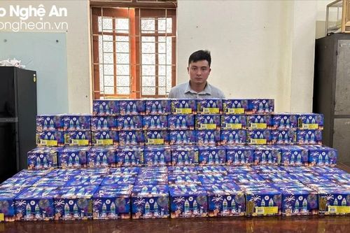 Bắt đối tượng buôn bán gần 164kg pháo nổ