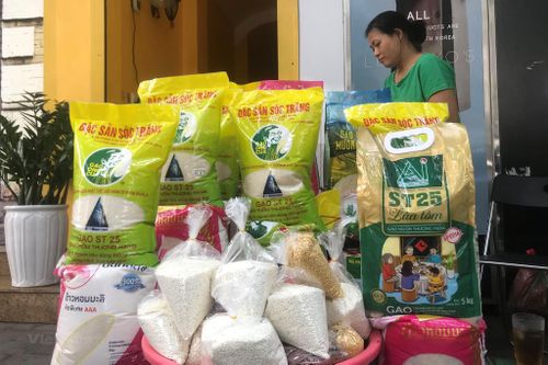 Hà Nội: Giá gạo và các thành phẩm 'nhảy múa' tại các chợ dân sinh