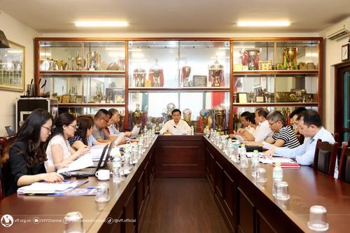 Cấp phép cho câu lạc bộ tham dự Giải Vô địch Quốc gia mùa giải 2023/24
