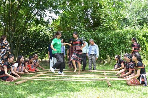 Phát triển du lịch cộng đồng kết hợp bảo tồn văn hóa đồng bào Cơ Tu