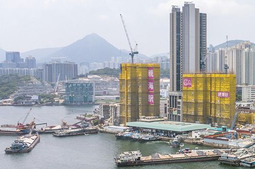 Tại sao hơn 38.000 người Hong Kong tranh nhau mua căn hộ của tỉ phú Lý Gia Thành?