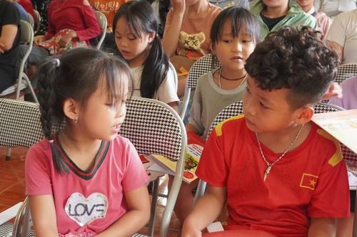 'Truyền lửa' cho phụ nữ, trẻ em vùng dân tộc thiểu số từ 'Điểm đọc cộng đồng'
