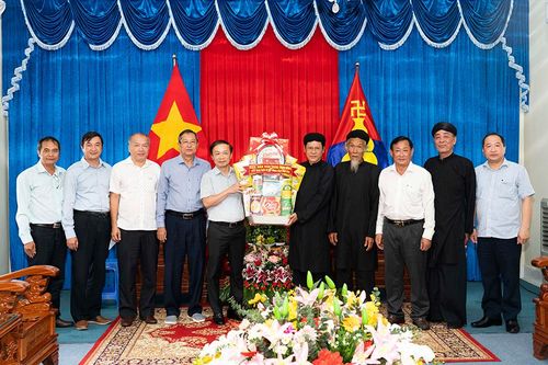 Phó Trưởng ban Thường trực ban Dân vận Trung ương Phạm Tất Thắng thăm và làm việc với Ban Trị sự Trung ương Phật hội Tứ Ân Hiếu Nghĩa