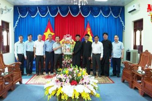 Phó Trưởng ban Thường trực ban Dân vận Trung ương Phạm Tất Thắng thăm và làm việc với Ban Trị sự Trung ương Phật hội Tứ Ân Hiếu Nghĩa