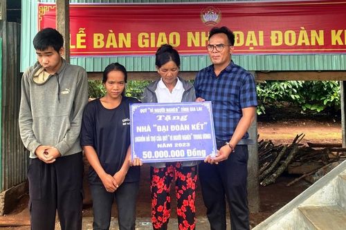 Chư Păh bàn giao nhà 'Đại đoàn kết' cho hộ nghèo