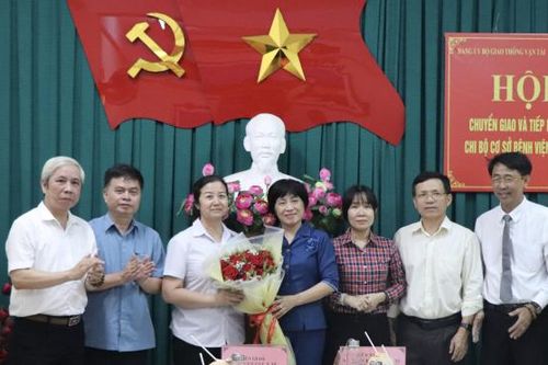 Đảng ủy Khối các cơ quan tỉnh tiếp nhận Chi bộ cơ sở Bệnh viện Giao thông vận tải Nha Trang