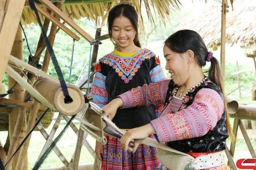 Xây dựng và phát triển văn hóa, con người Sơn La