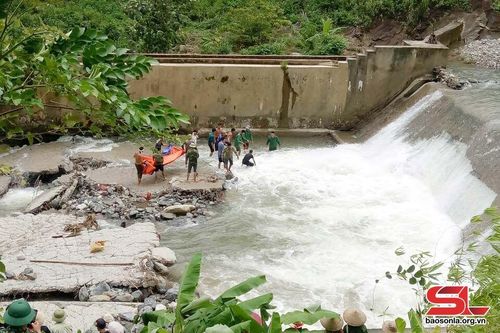 Đã tìm thấy 2 thi thể nạn nhân bị cuốn trôi ngày 13/8