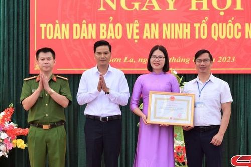 Trường THPT Chiềng Sinh tổ chức Ngày hội 'Toàn dân bảo vệ an ninh Tổ quốc'