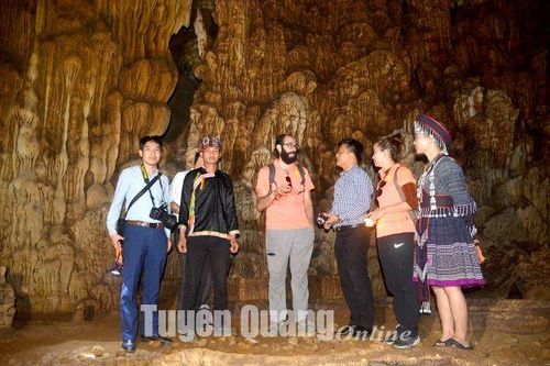 Khai thác tiềm năng hang động để phát triển du lịch