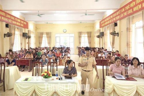 112 hội viên phụ nữ huyện Yên Sơn được tuyên truyền về trật tự an toàn giao thông