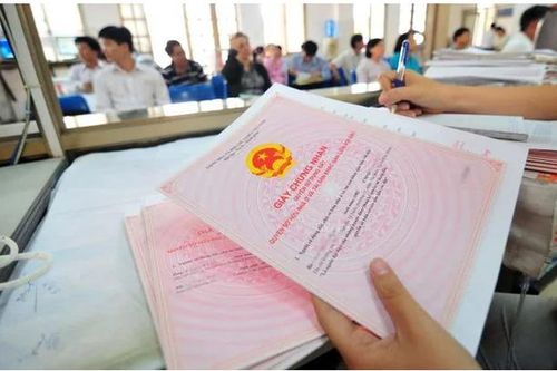 Trường hợp nào được miễn thuế, phí khi sang tên sổ đỏ năm 2023?