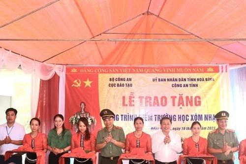 Cục Đào tạo trao tặng công trình điểm trường tại huyện Đà Bắc, tỉnh Hòa Bình