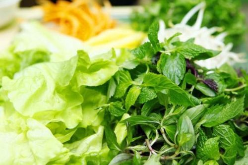 Ăn rau sống như thế nào để đỡ nhiễm giun sán?