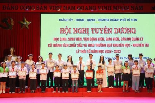 Bắc Ninh: Gần 1 tỉ đồng khen thưởng học sinh, sinh viên, vận động viên, giáo viên đạt thành tích cao, năm học 2022-2023