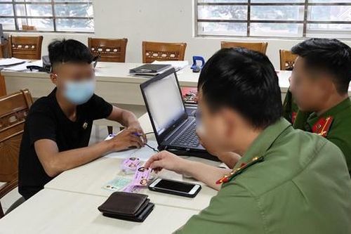 Thủ đoạn lừa đảo mới: Phát tờ rơi có hình ảnh nhạy cảm kèm đường link chứa mã độc đánh cắp thông tin