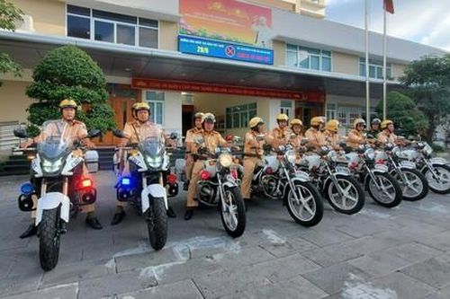Công an Quận 4 ra quân cao điểm đảm bảo trật tự an toàn giao thông