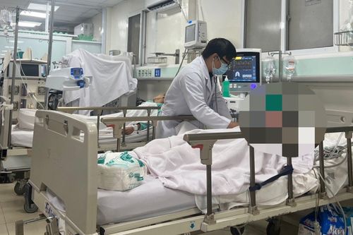 Mù mắt, tổn thương não sau khi uống cồn pha nước lọc
