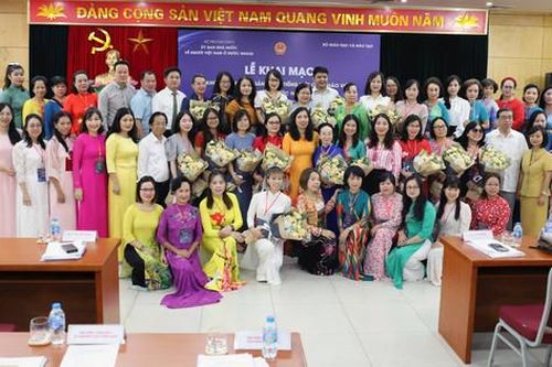 Tiếp thêm ngọn lửa đam mê cho sự nghiệp 'gieo chữ'