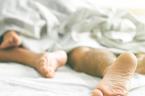 Thường xuyên mơ thấy vợ phản bội liền đi tàu về nhà ngay trong đêm để bắt quả tang rồi chết lặng khi biết sự thật