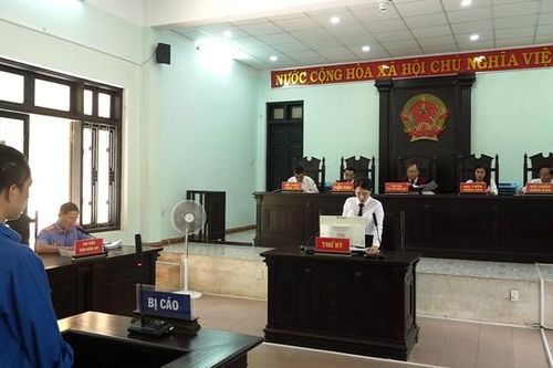 Lãnh án vì dùng dao đâm người sau khi nhớ lại chuyện cũ