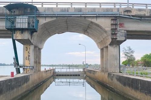 Cận cảnh đập ngăn mặn, giữ ngọt lớn nhất Huế trước cuộc đại tu hàng trăm tỉ