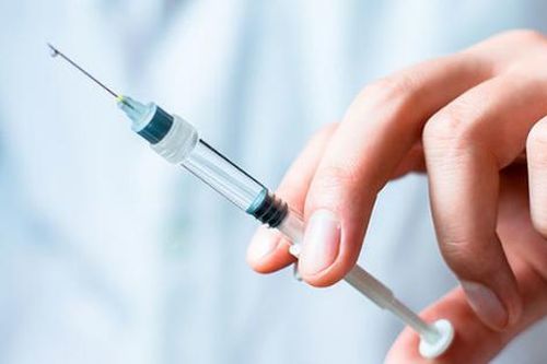 Mặt đơ cứng, vô cảm sau khi tiêm botox làm mờ rãnh cười
