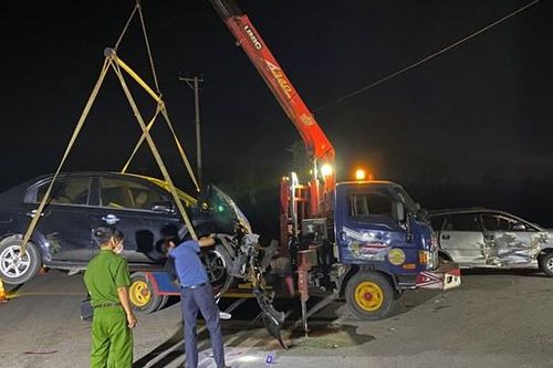 Quảng Trị: Tai nạn giữa 2 xe ô tô khiến 1 người tử vong tại chỗ