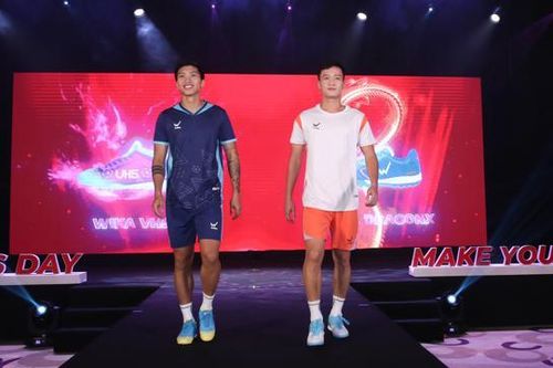 Hoàng Đức và Văn Hậu sắm vai người mẫu trên sàn catwalk