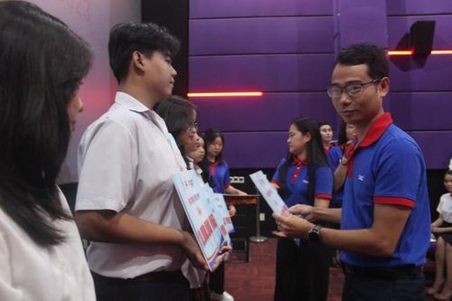 Các trường tiếp sức tân sinh viên bằng nhiều chính sách hỗ trợ học bổng