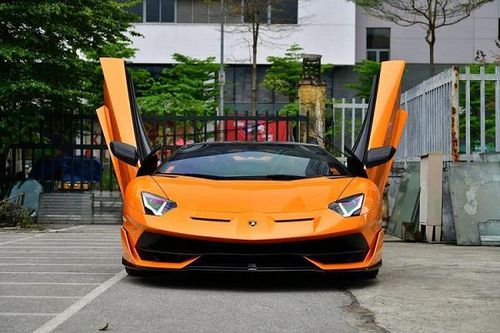 Lamborghini Aventador SVJ Roadster hơn 23 tỷ, 'siêu bò 3 lần đò' ở Sài Gòn