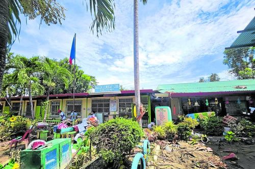 Philippines học kết hợp do bão
