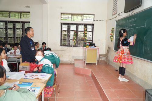 Đổi mới công tác quản lý, có cơ chế đặc thù để giáo dục vùng khó phát triển
