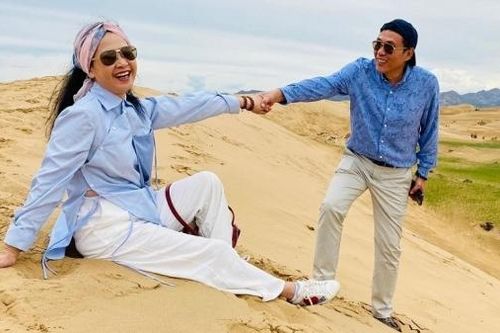 NSƯT Đỗ Kỷ đăng những bức ảnh đời thường kỷ niệm ngày NSND Lan Hương đón tuổi mới