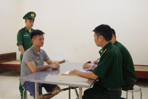 Củng cố phòng tuyến vững chắc, ngăn chặn hiệu quả hoạt động xuất, nhập cảnh trái phép