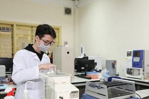 Nhà khoa học khó sống bằng nghiên cứu