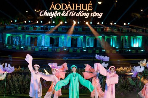Lung linh 'Áo dài Huế - Chuyện kể từ dòng sông'