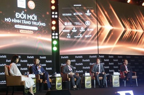 Diễn đàn kinh doanh 2023: Tìm giải pháp chuyển đổi tăng trưởng