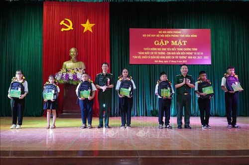 Trên 200 học sinh vùng biên tỉnh Đắk Nông được chăm lo, hỗ trợ